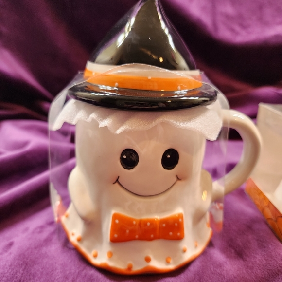 Ghost Mug with Witch Hat and matching Ghost Salt and Pepper Shakers - Picture 4 of 7